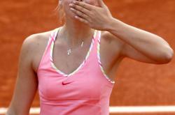 九游-莎拉波娃回归赛场，精彩发挥首场状态亮眼，塞尔维亚队观众沸腾！的简单介绍